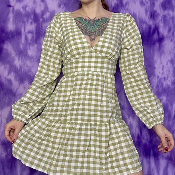 Princess Polly Dresses & Skirts - Princess Polly Green and cream gingham mini dress